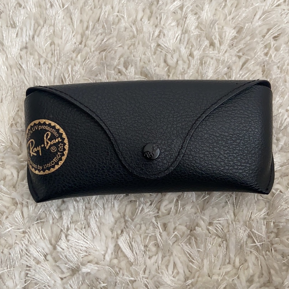 Ray Ban case and cloth black